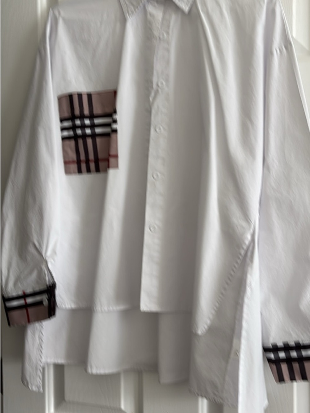 Men's White Button-Up Shirt with Plaid Pocket and Cuff Detail